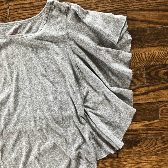 Isabel maternity flutter sleeve top, size small - Picture 3 of 4